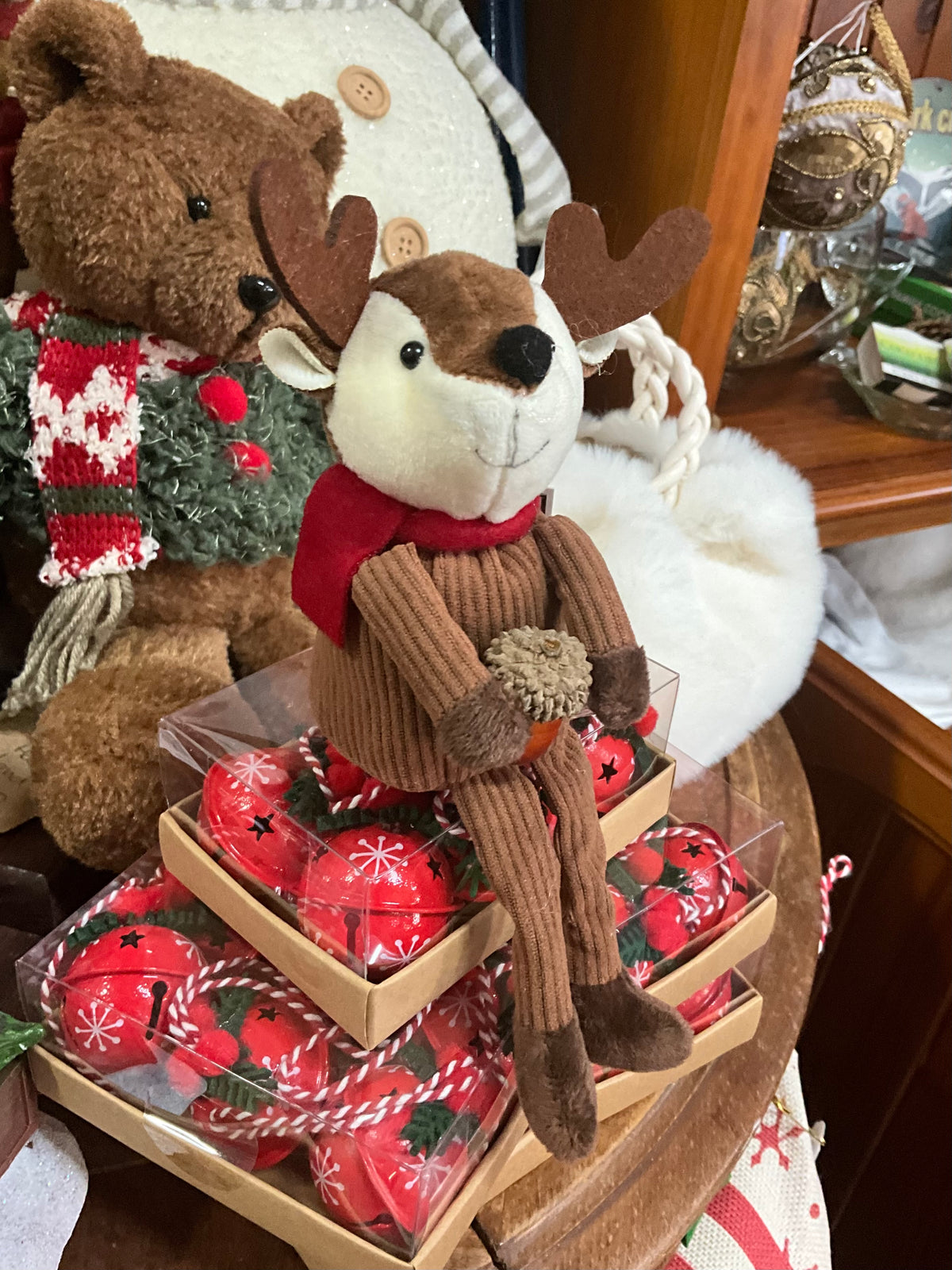 Sitting Reindeer with Acorn