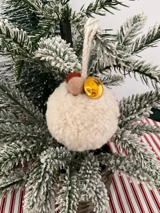 White Pom Pom Deco