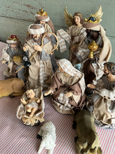 Load image into Gallery viewer, Elegant Nativity