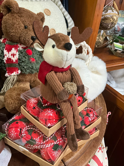 Sitting Reindeer with Acorn