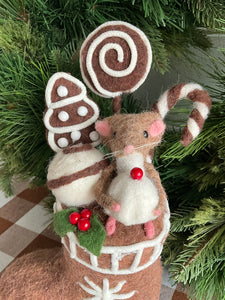 Gingerbread Boot with Mouse