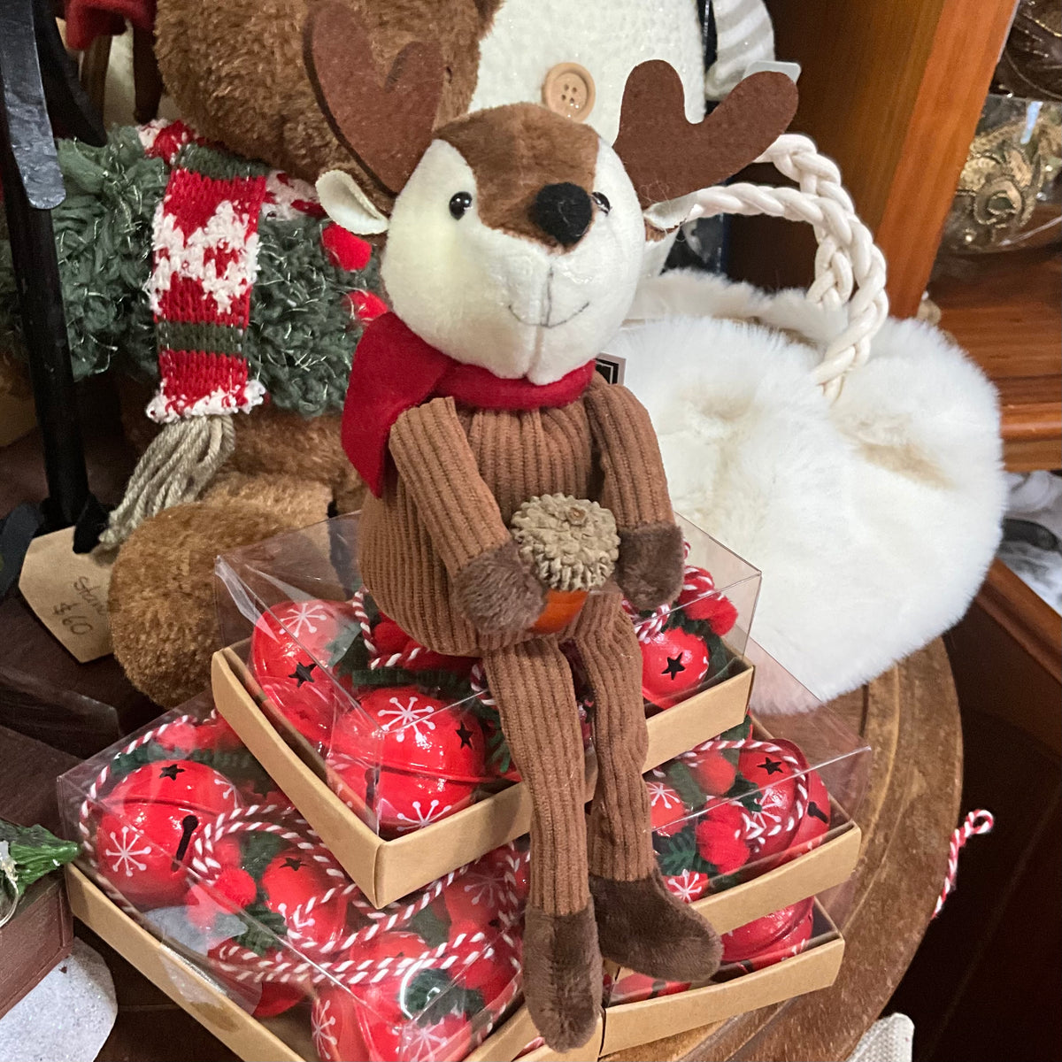 Sitting Reindeer with Acorn