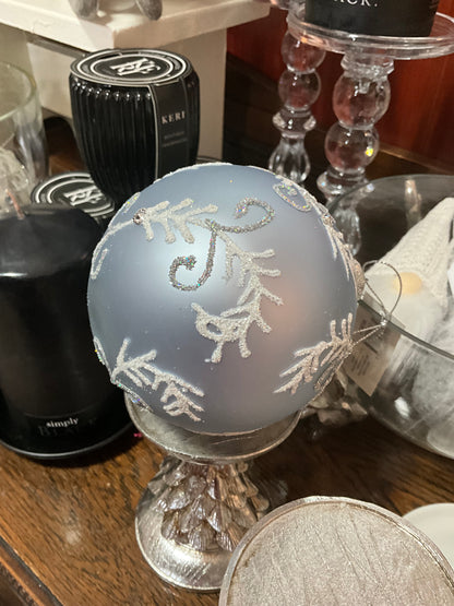 Pale Blue Swirl Leaf Ball