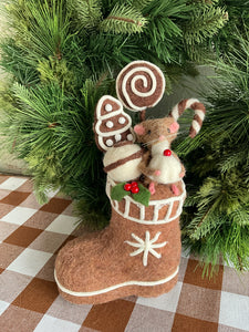 Gingerbread Boot with Mouse