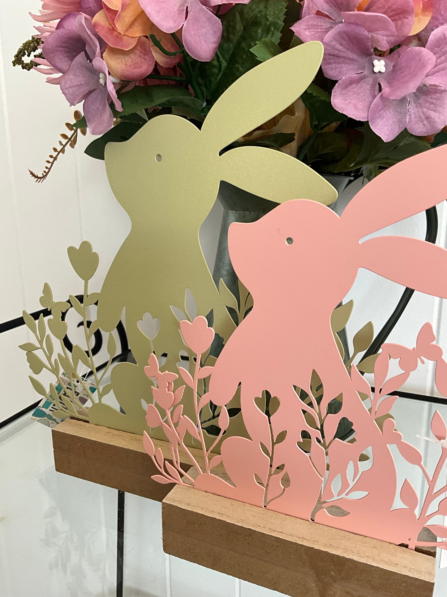 Pink Metal Bunny Table Top Stand