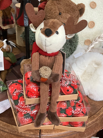 Sitting Reindeer with Acorn