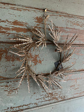 Load image into Gallery viewer, Small Gold Leaf Wreath