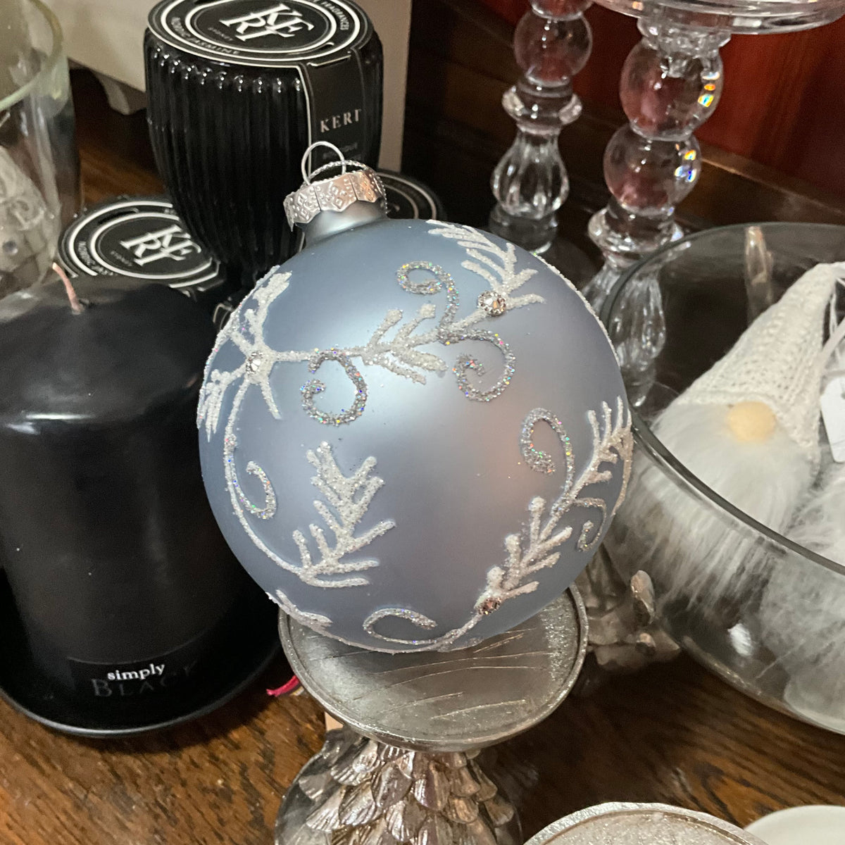 Pale Blue Swirl Leaf Ball