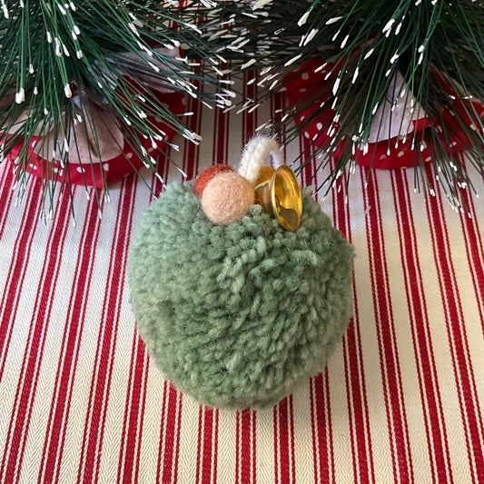 Green Pom Pom Deco