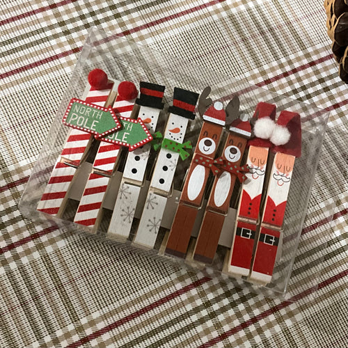 Christmas Pegs x 8