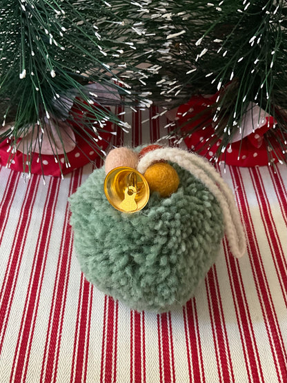 Green Pom Pom Deco