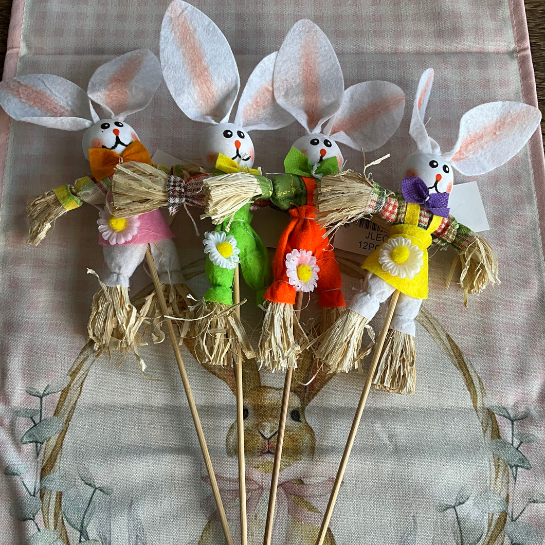 Set Scarecrow Bunny Picks