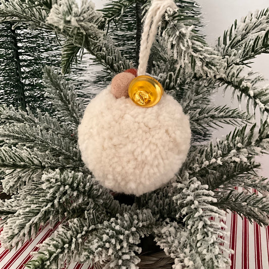 White Pom Pom Deco