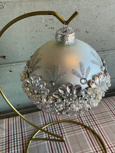 Load image into Gallery viewer, Silver White Ball