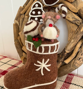 Gingerbread Boot with Mouse