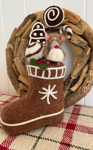 Gingerbread Boot with Mouse