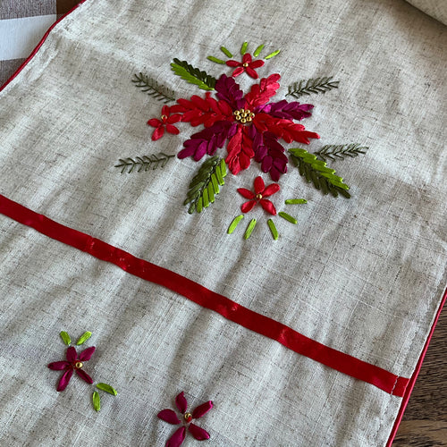Poinsettia Runner