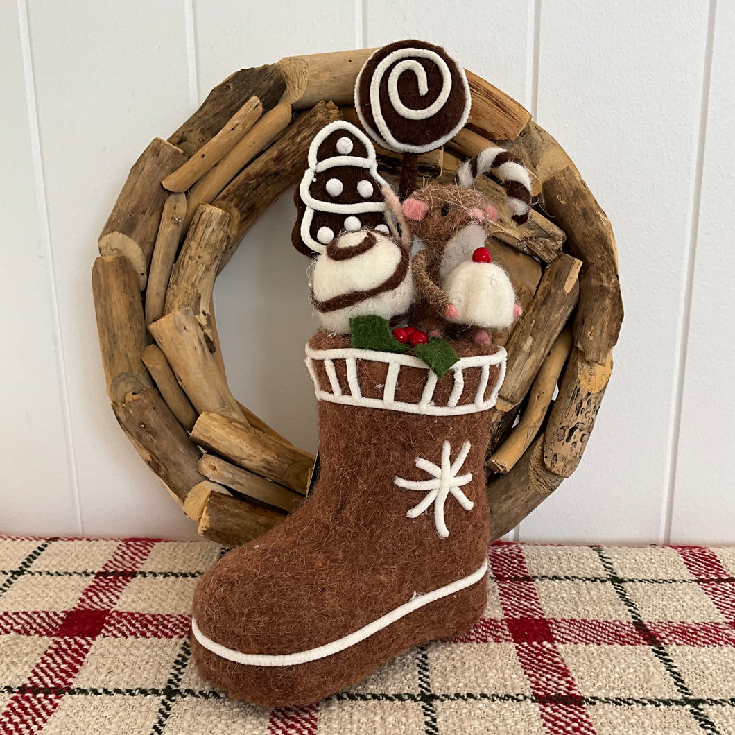 Gingerbread Boot with Mouse