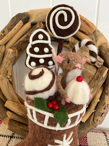 Gingerbread Boot with Mouse