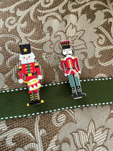 Load image into Gallery viewer, Set 6 Nutcracker Pegs