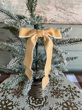 Load image into Gallery viewer, Cream Velvet Bow