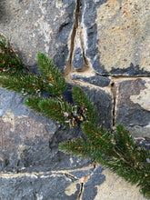 Load image into Gallery viewer, Pinecone Table Garland