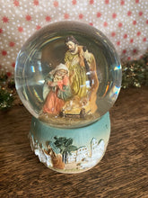 Load image into Gallery viewer, Holy Family Water Globe