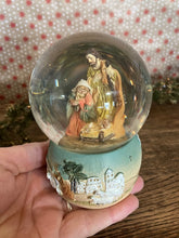 Load image into Gallery viewer, Holy Family Water Globe