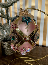 Load image into Gallery viewer, Kings Jewel Pink Gold Bauble