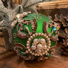 Load image into Gallery viewer, Kings Jewel Glass Ball In Green