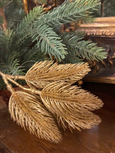 Load image into Gallery viewer, Gold Fern Pick