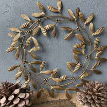 Load image into Gallery viewer, Metal Leaf Wreath