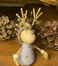 Load image into Gallery viewer, Wooden Reindeer Mauve